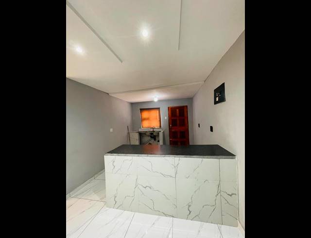 2 BEDROOM HOUSE FOR SALE IN KWAMASHU